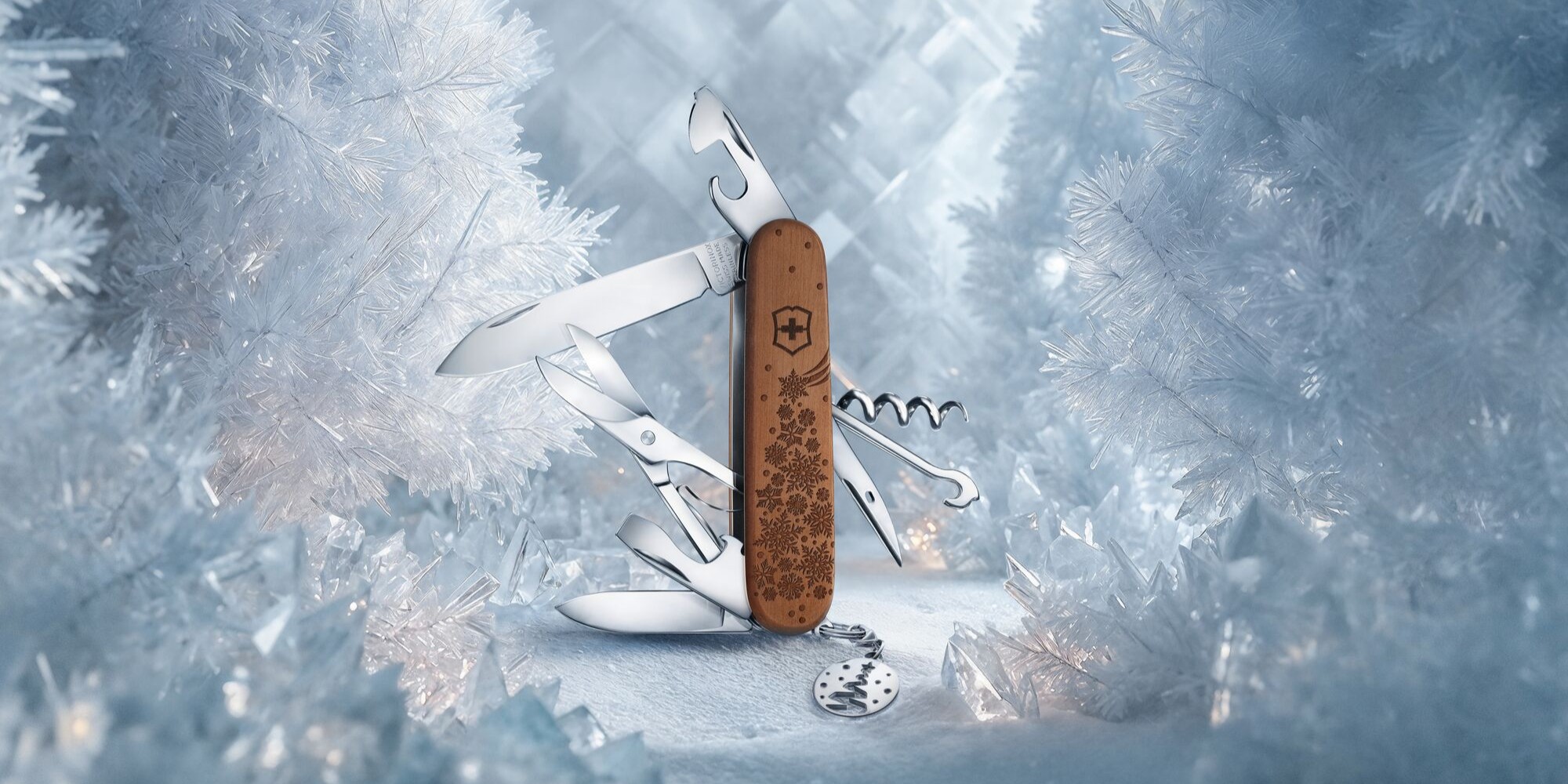 2025 冬季魔力限量版瑞士军刀：以实用功能演绎冬之献礼