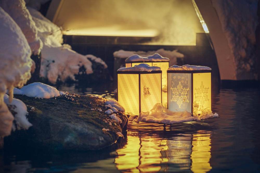 凛冬之礼：当露天温泉遇上豪雪地带