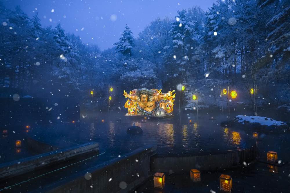 凛冬之礼：当露天温泉遇上豪雪地带