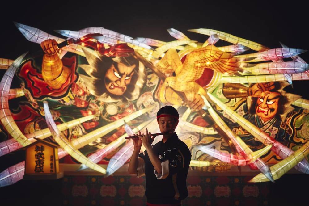 凛冬之礼：当露天温泉遇上豪雪地带