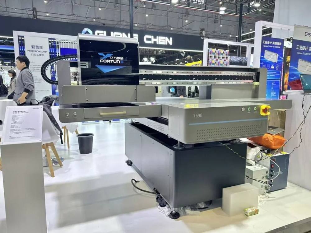 ��Ӳ��ʵ�����������Ϻ����ʹ�ӡչ����������ӡͷ�����豸��̬����